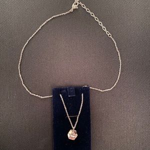 ✨PRICE DROP✨Swarovski Points of Light Necklace